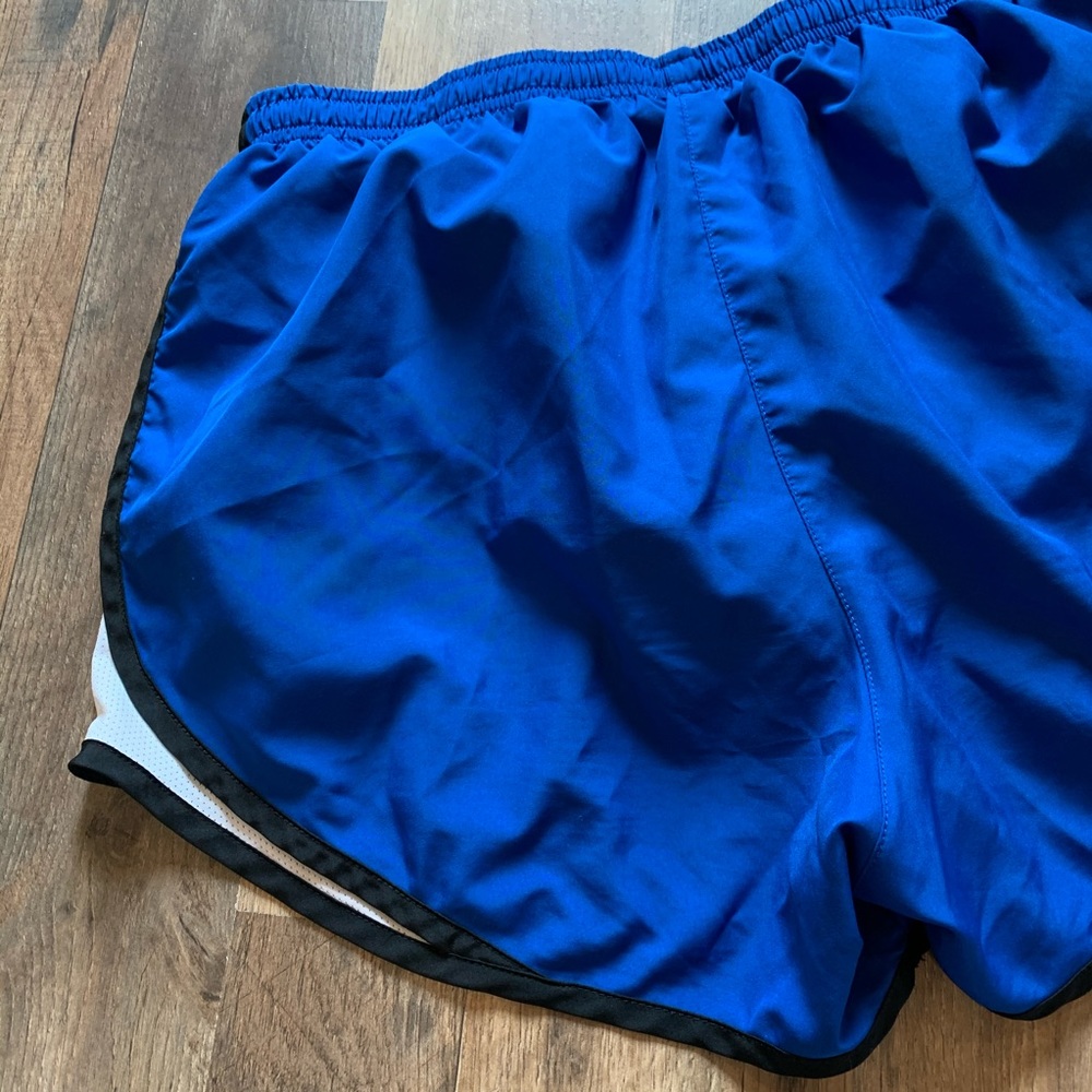 Nike athletic workout running shorts - Picture 7 of 8